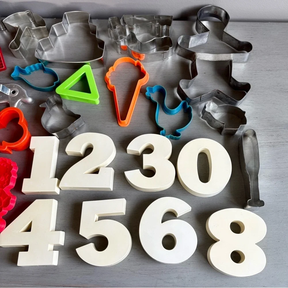 Large Lot of 30 VTG Cookie Cutters Baking Play-Doh Cake Hand Numbers Flag Duck